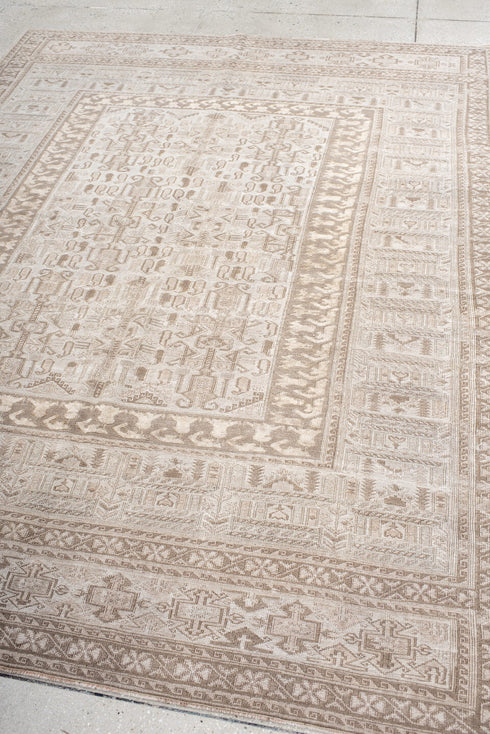 Antique Sumak Area Rug (6' x 8')